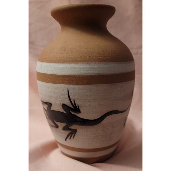 Terracotta Hand Painted Vase with Lizard Motif South West - Picture 4 of 12